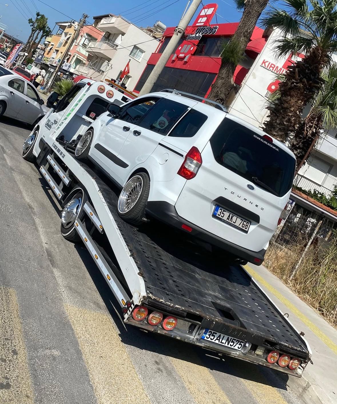 Lastik Patlaması Yol Yardım Desteği